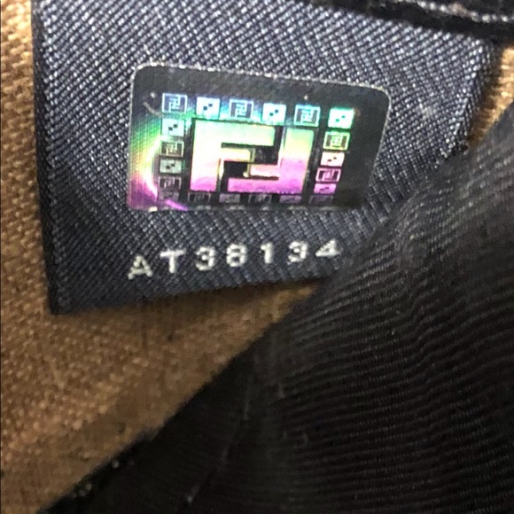 FENDI BLACK LEATHER WALLET, w/SERIAL NUMBER AT38134, zipper good - Picture 11 of 14